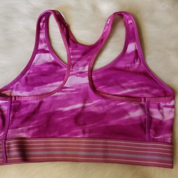 Under Armour Athletic Sports Bra Size Medium - Picture 3 of 5